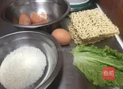 Illustration of how to make instant noodle burgers 1