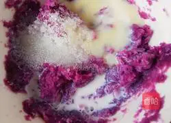 Soft, glutinous and sweet purple sweet potato cake recipe illustration 5