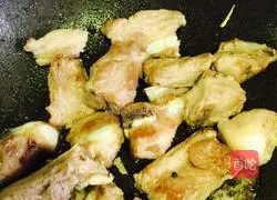 Illustration of home-style braised noodles 5