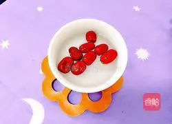 Barley and red dates Illustration of how to make millet porridge 3