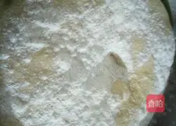 Illustration of how to make simple red date and raisin sweet cake at home 4