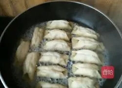 Illustration of Homemade Pot Stickers 9