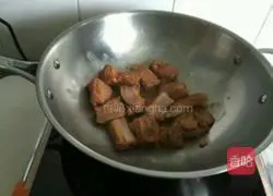 Illustration of how to make spareribs claypot rice 3