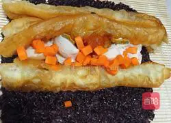 Illustration of how to make purple rice balls 6