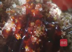 Illustration of how to make pot stickers stuffed with lotus root and meat 13