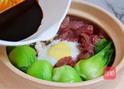 Illustration of how to make sausage clay pot rice 15