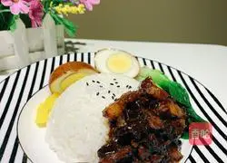 Illustration of how to make braised pork rice 12
