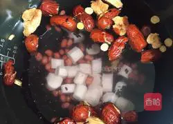 Illustration of how to make yam and black rice medicated porridge (blood and qi nourishing) 5