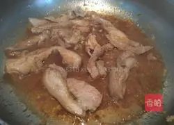 Illustration of how to make ginger-roasted pork and rice burgers 2