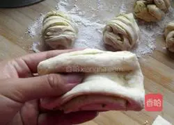 Illustration of how to make homemade flower rolls 11