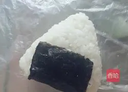 Illustration of how to make Japanese rice balls 4