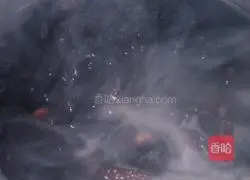 Illustration of how to make red dates and black rice porridge 5