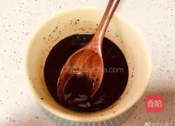 Illustration of how to make sausage and bacon clay pot rice 9