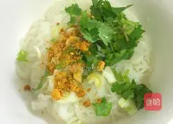 Illustration of how to make mushroom and chicken soup noodles 5