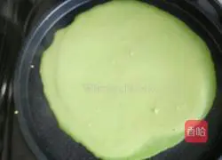 Illustration of how to make spinach juice burritos 4