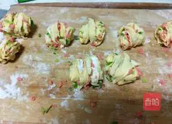 Illustration of how to make ham rolls 5