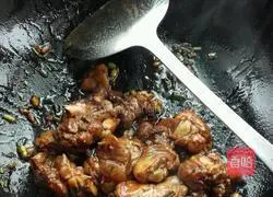 Illustration of how to make braised rice with black pepper chicken legs 2