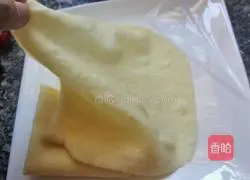 Illustration of how to make spring roll skins 9