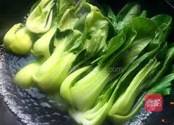 Illustration of how to make rice noodles across the bridge 3