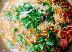 Illustration of how to make spicy and sour rice noodles 18