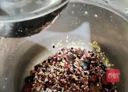 Illustration of how to make eight-treasure porridge 3