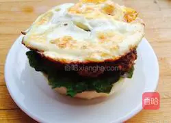 Illustration of how to make homemade steak hamburgers 10