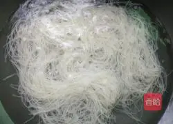 Illustration of how to make tomato and egg rice noodles 3