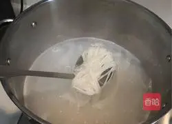 Illustration of how to make spicy rice noodles 7