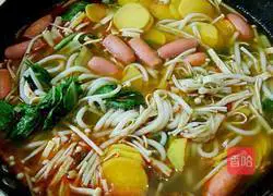 Illustration of how to make rice noodles across the bridge 9