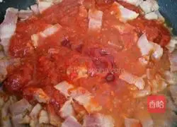 Illustration of how to make Italian angel hair pasta with red sauce bacon 7