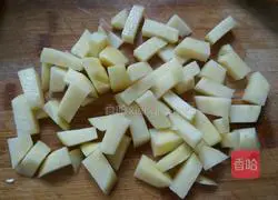 Illustration of how to make stewed rice with potatoes and beans 3