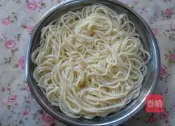 Illustration of how to make sesame cold noodles 7