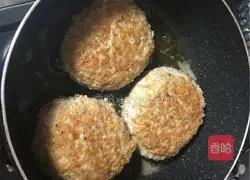 Illustration of how to make private sandwich cheeseburger meat 11