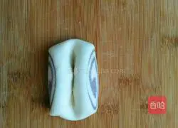 Illustration of how to make two-color flower rolls 8