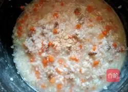 Illustration of how to make carrot and minced meat porridge 10