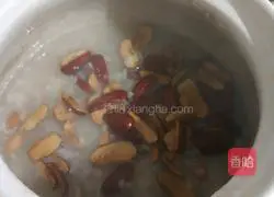 Illustration of how to make red dates and peanut glutinous rice porridge 5