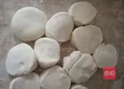 Illustration of how to make leek box 4