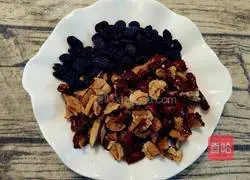 Illustration of how to make Wo Wo Tou 3