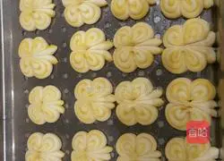 Illustration of how to make rose-shaped and butterfly-shaped flower rolls 10
