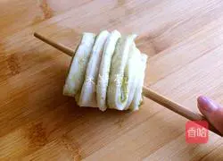 Illustration of how to make sweet bean noodle flower rolls 16