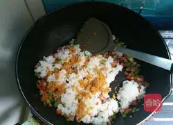 Illustration of how to make delicious prawn baked rice 7