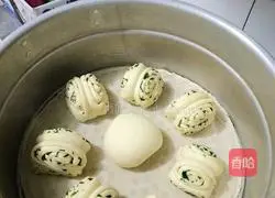 Illustration of how to make pepper leaf rolls 9