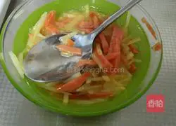 Illustration of how to make hash brown burgers 7