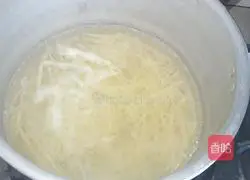 Illustration of how to make appetizing cold noodles 2