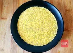 Illustration of how to make millet and pumpkin porridge 1