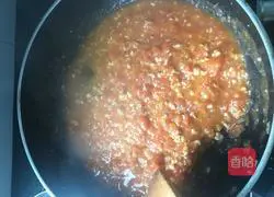 Illustration of how to make tomato meat sauce pasta 9