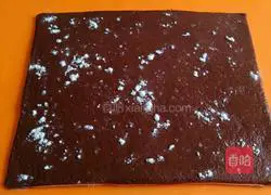 Illustration of how to make two-color flower rolls 8