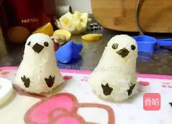 Illustration of how to make penguin rice balls for children 5
