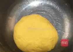 Illustration of how to make carrot and conch rolls 9