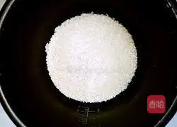 Illustration of how to make small rice balls with seafood and mixed vegetables to make children fall in love with eating 2